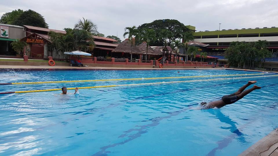 Swimming pool public