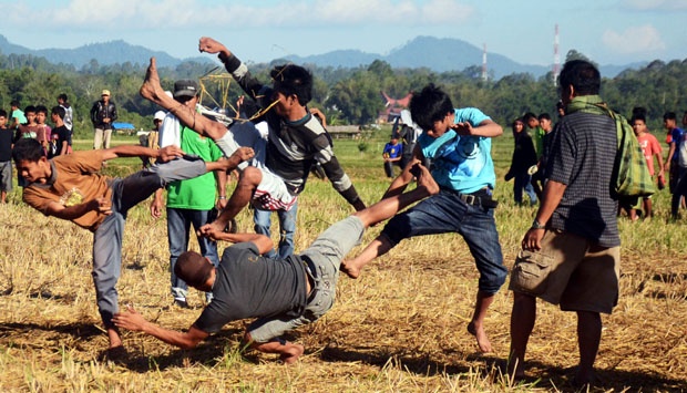 12 Tradisi Unik yang Hanya Bisa Ditemukan di Indonesia