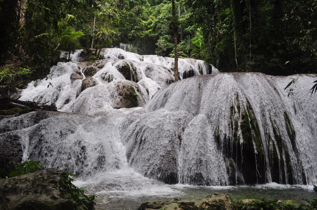 wisata kota palu air terjun saluopa