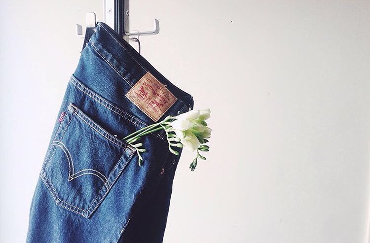 11 Cara Merawat Celana Jeans buat Kamu Anak Lapangan