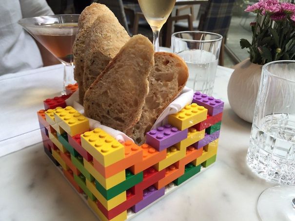 makanan unik - roti dalam lego