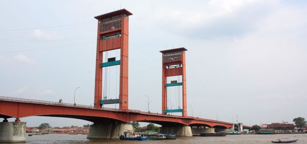 Jembatan Ampera satu-satunya yang bisa diangkat di Indonesia