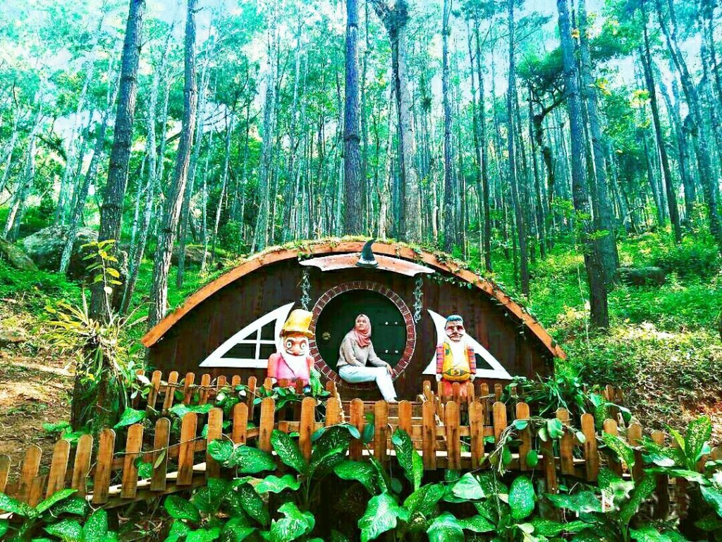 Baru! 5 Wisata Rumah Hobbit Ini Wajib Banget Hiasi Instagramu