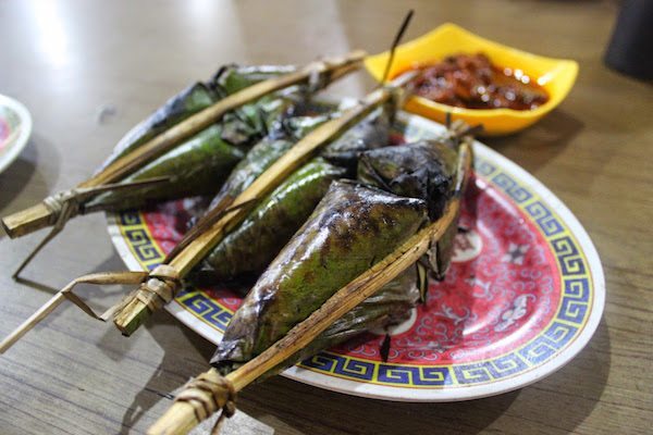Siapapun yang pernah menginjakan kaki di Kalimantan Barat pasti terkenang dengan kulinernya. Ya, Kalimantan Barat memiliki kekayaan makanan khasnya yang paling terkenal enak. Mana yang paling kamu suka ?