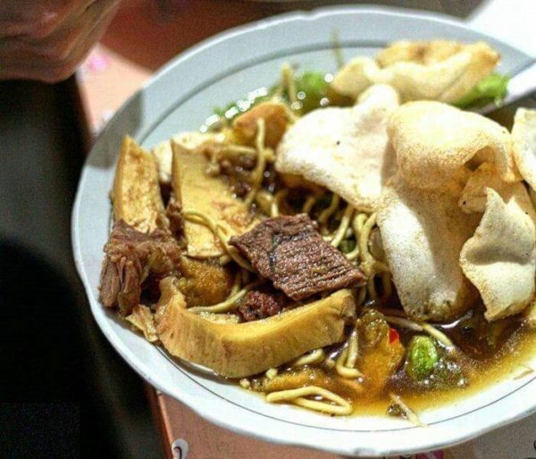 Makanan khas Surabaya Tahu campur kalasan