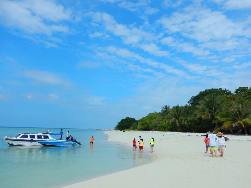 Kepulauan Pasir Putih Derawan 1024x768 Jpg