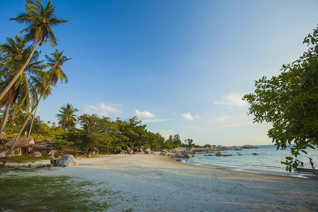 12 Destinasi Wisata Bangka Belitung Eksplor Pantai, Danau