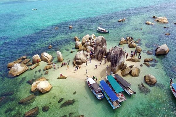 12 Destinasi Wisata Bangka Belitung Eksplor Pantai Danau