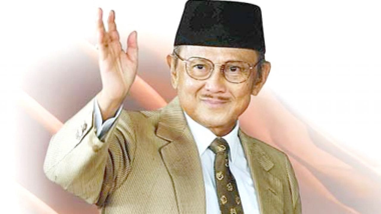 Biografi B J Habibie Perjuangan Dan Cita Citanya Untuk Indonesia
