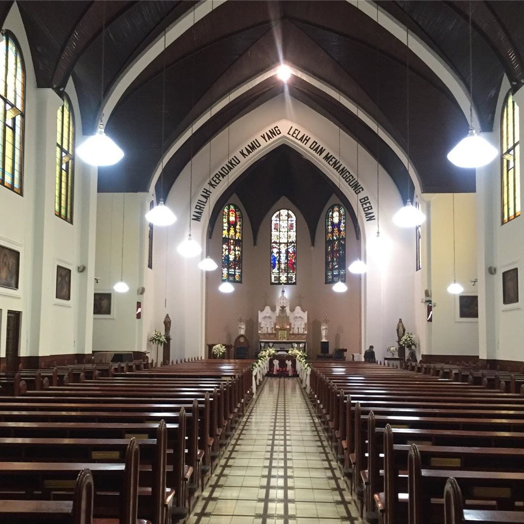 Katedral Santo Petrus Bandung / Misa Natal di Bandung dan Ambon