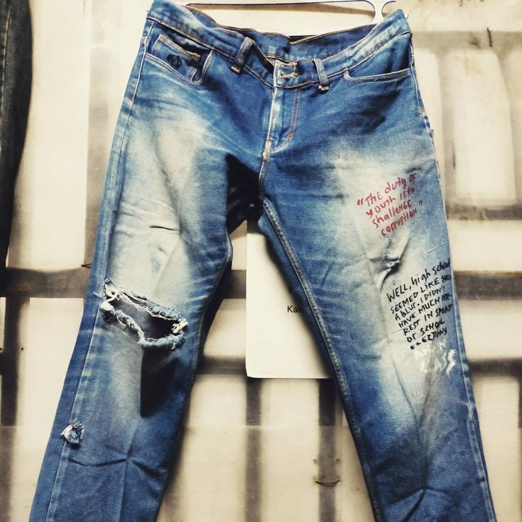5 Tips Merawat Ripped  Jeans  Agar Awet saat Digunakan 