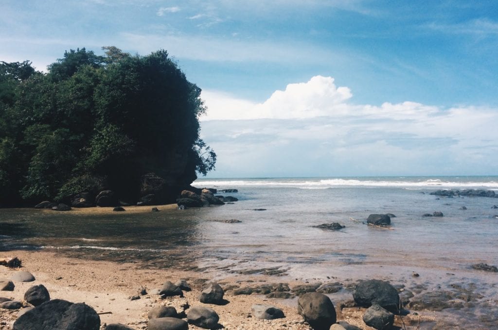 5 Pilihan Wisata Pantai Dekat Bandung Ini Cocok Disinggahi