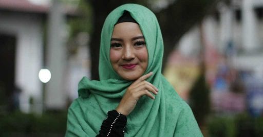 Punya Pipi Tembem Ikuti Tips Berhijab Ini Agar Terlihat Lebih Tirus 