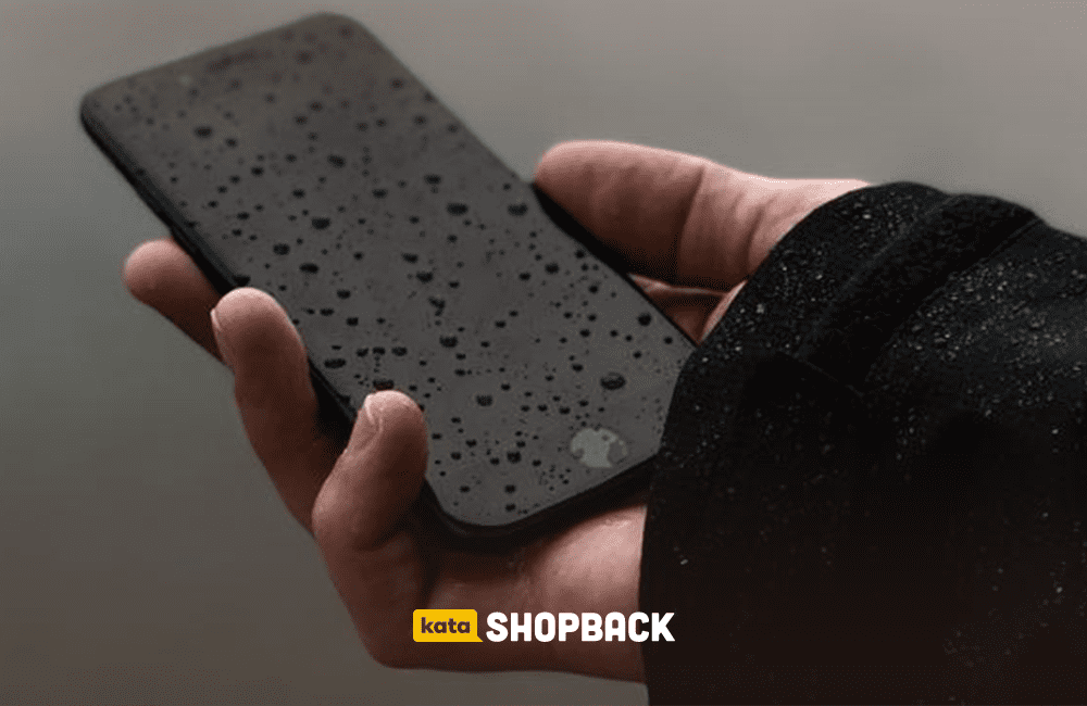 tips melindungi smartphone saat hujan