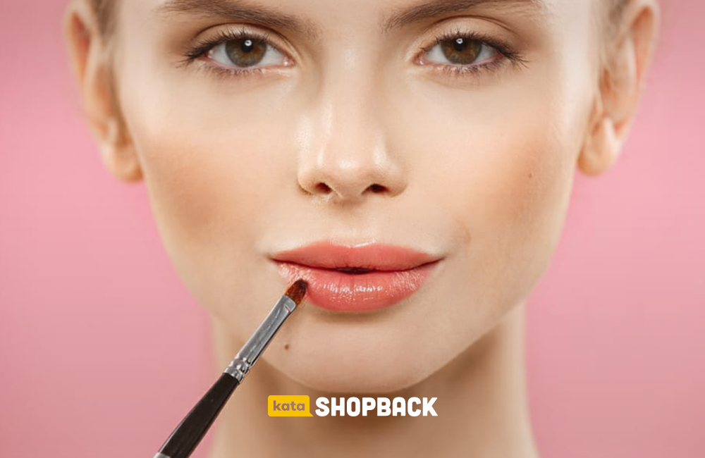 Memilih Warna Lipstik Sesuai Bentuk Bibir