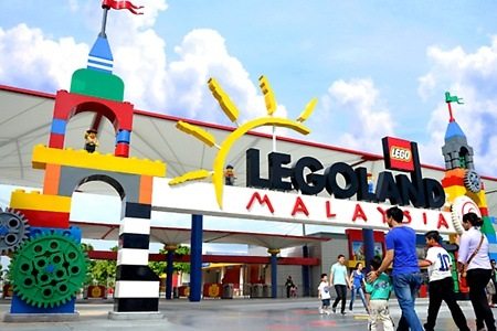 Bring your whole kampong to an excursion to LegoLand