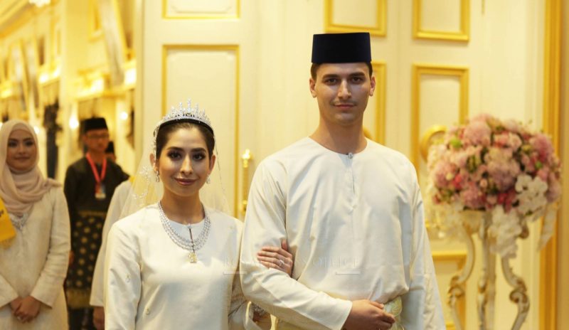 Tunku Tun Aminah and husband Dennis Muhammad at their Royal wedding, with Dennis Muhammad's outfit by Jamil