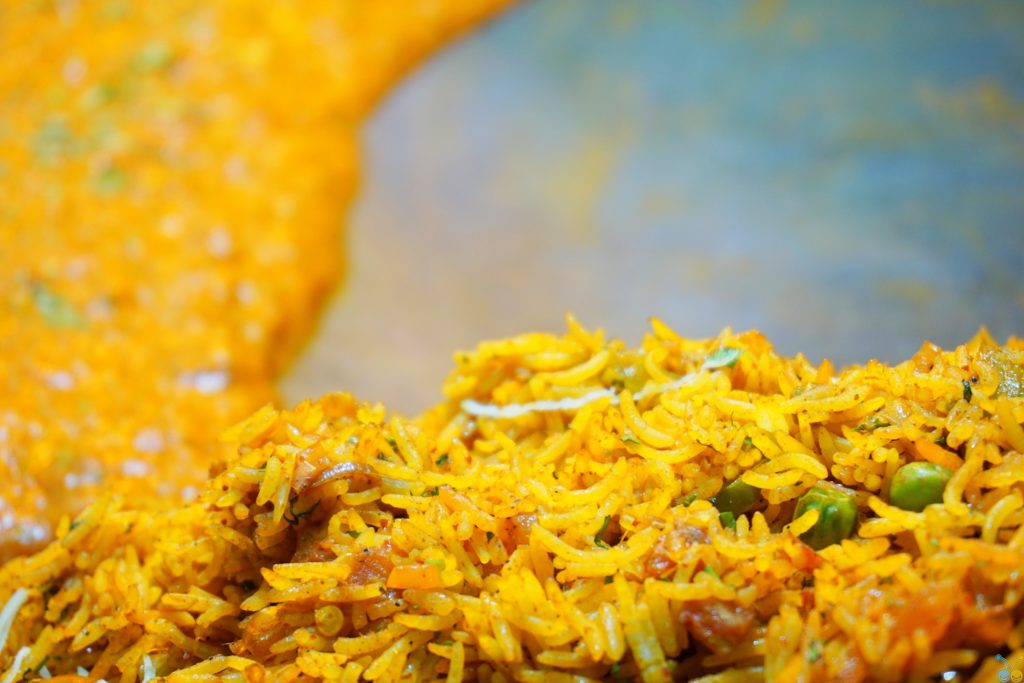 Spiced yellow rice with curry 