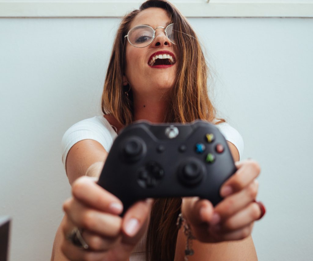 girl playing new games