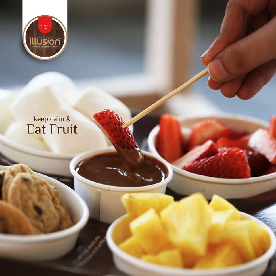 fruit bowls with choc dip at centre