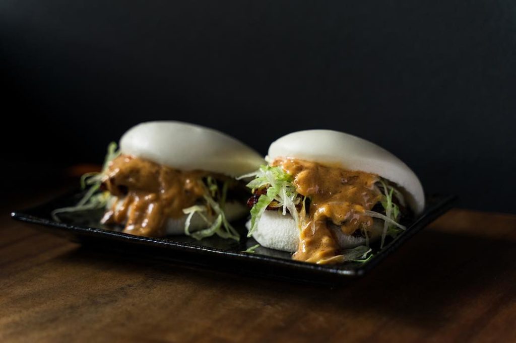 Steamed buns with pork and peanut sauce