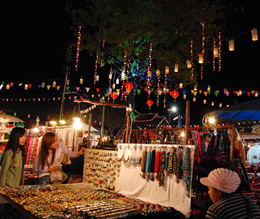 201106-w-night-markets-chiang_mai