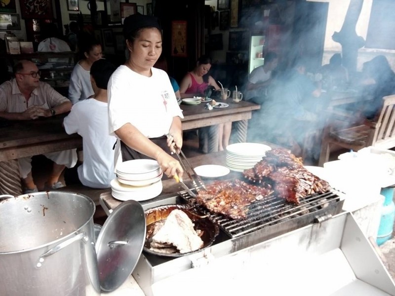 naughty nuri's Warung chef Bali Indonesia