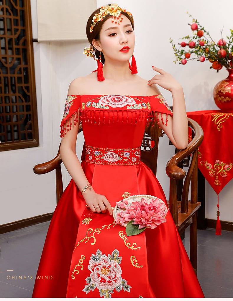 Off shoulder Chinese wedding dress