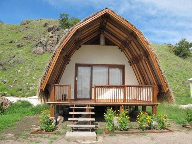 komodo-resort-bungalow