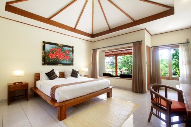 puri-sari-hotel-bedroom