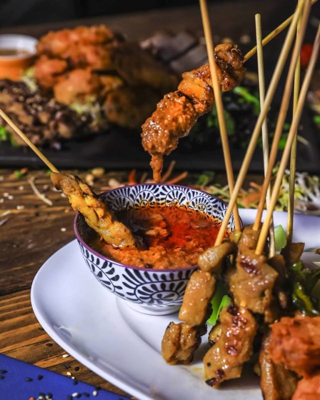 chicken skewers with sauce