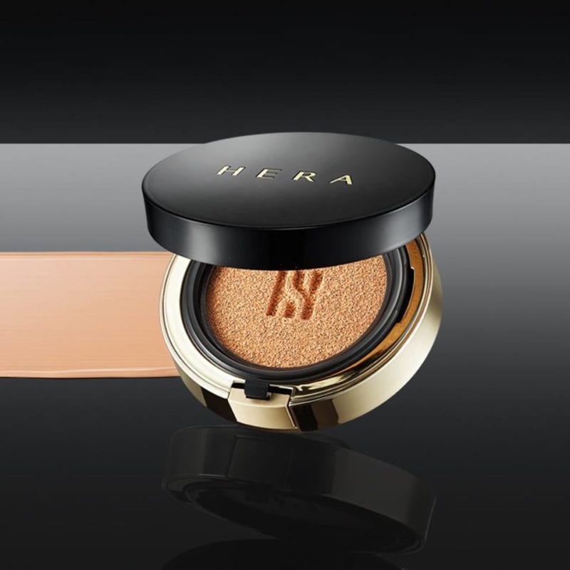 cushion foundation in black and gold casing