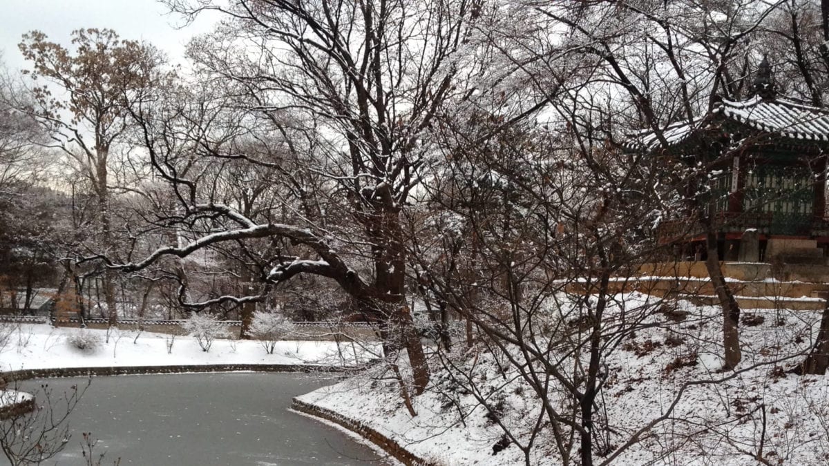 韓國首爾冬天必去景點 古宮雪景 限定燈節 冰釣 冬季也能玩